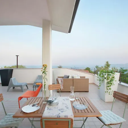 Hillside Comfort In Тавуллия